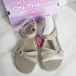 Skechers Size 10 On the Go sandals